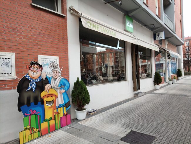 san sebastian shops donostia nuestros comercios BUZONES OLENTZERO comercio local ayuntamiento donostia 2025