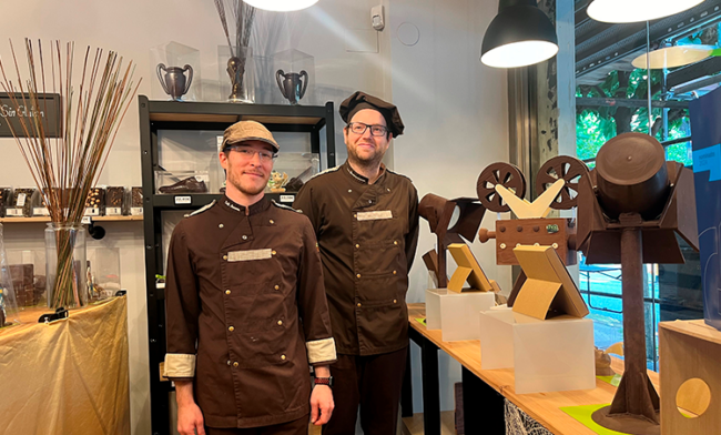 san sebastian shops donostia nuestros comercios CONCURSO ESCAPARATES ZINEMALDIA comercio local ayuntamiento donostia 2024